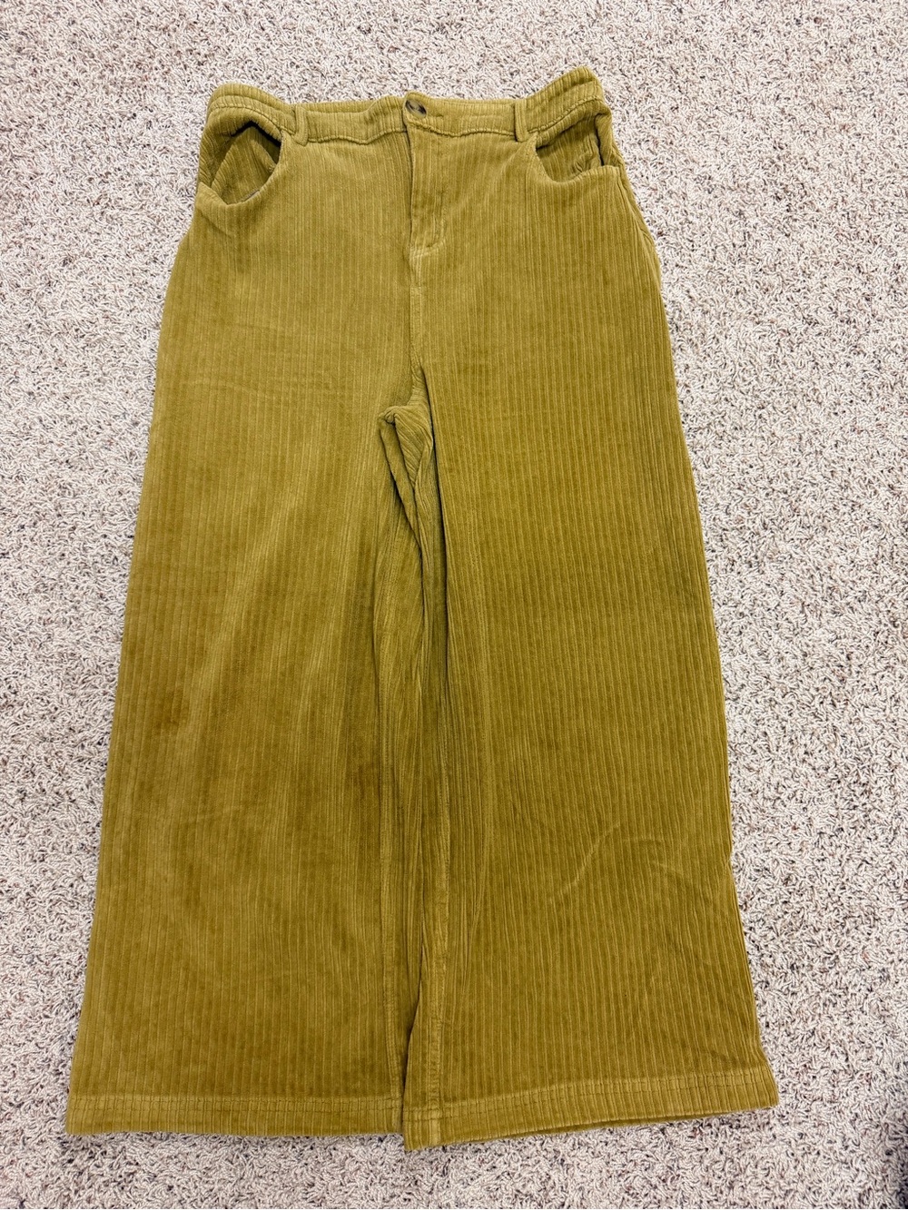 Wide-Leg Corduroy Pants in Olive Green